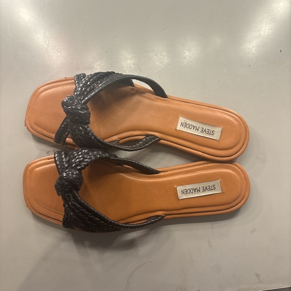 Steve Madden Tan and Black Sandals - Picture 2 of 4